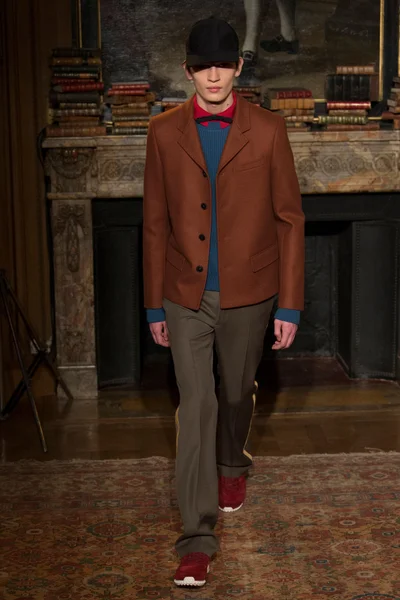 Look 23